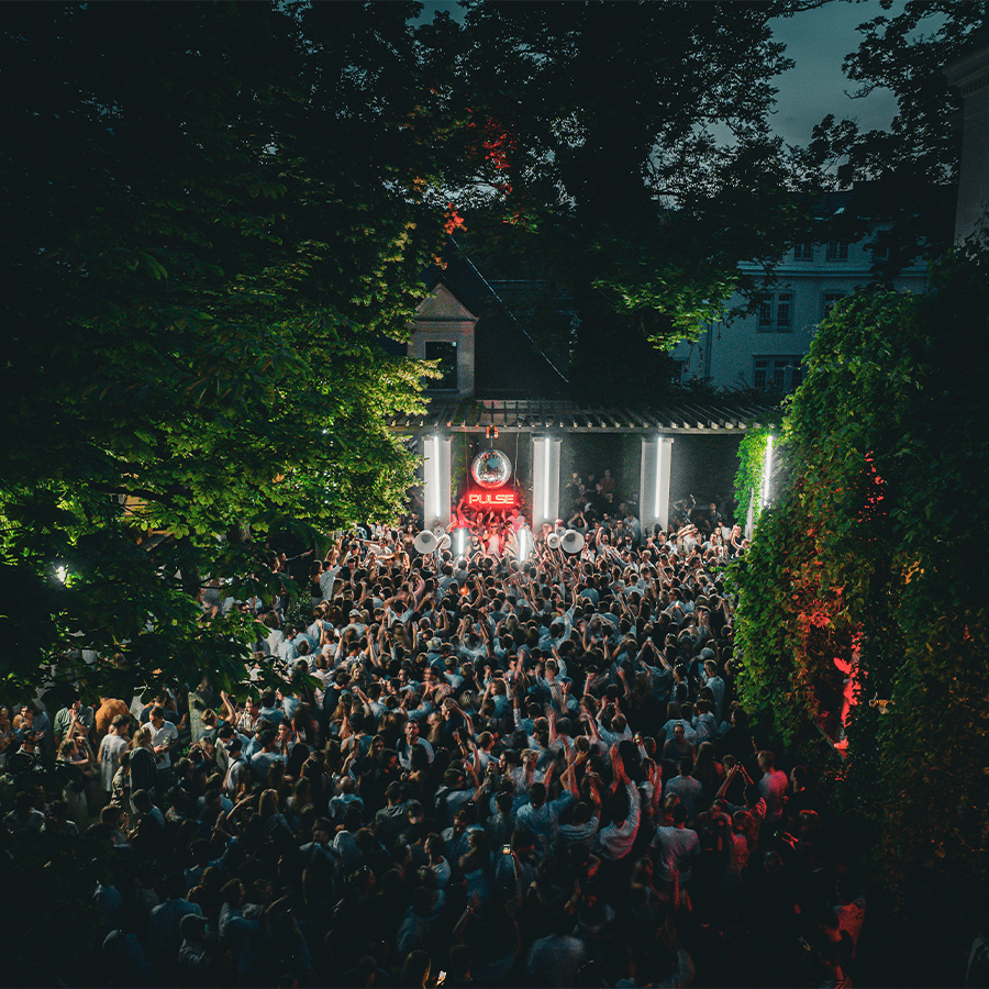 PULSE a place for contemporary dance music. PULSE Circle handles the talent buying, technical production of the location, the event concept, aesthetic and communication of the PULSE events.